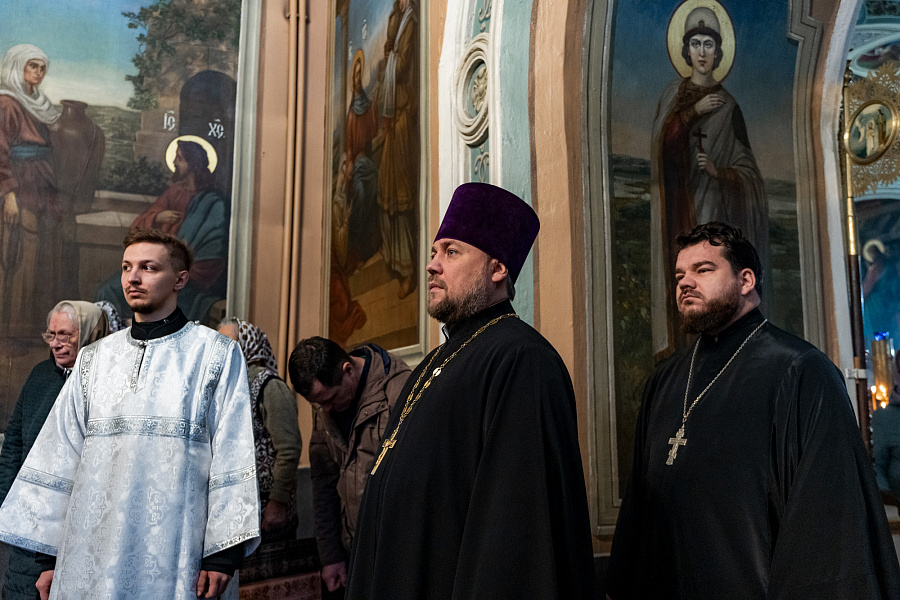 Архиерейское богослужение в Димитриевскую родительскую субботу в Успенском храме села Жилино г.о. Люберцы